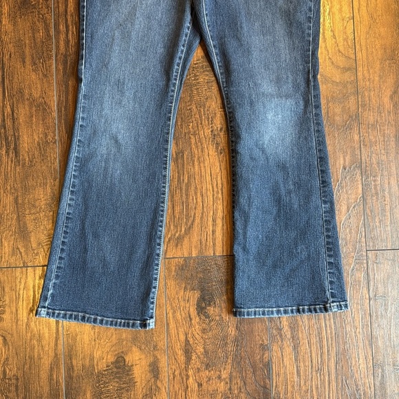 Jennifer Lopez jeans size 12s bootcut (C) - Picture 4 of 5